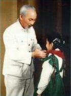 bac_ho_voi_thieu_nhi